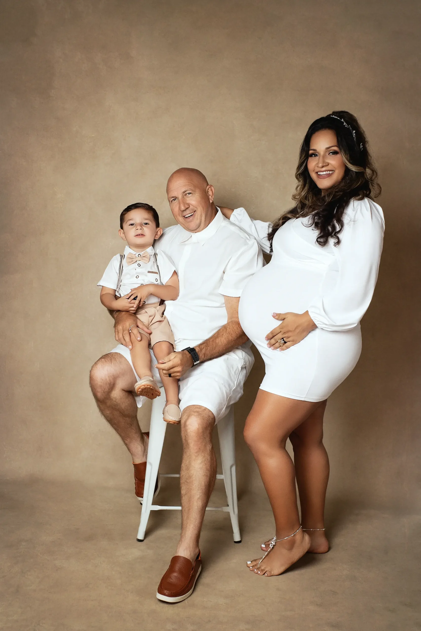 Lisset’s Photo Session Celebrating Joy in Motherhood and Sunset Light on the Shores of Oʻahu 5