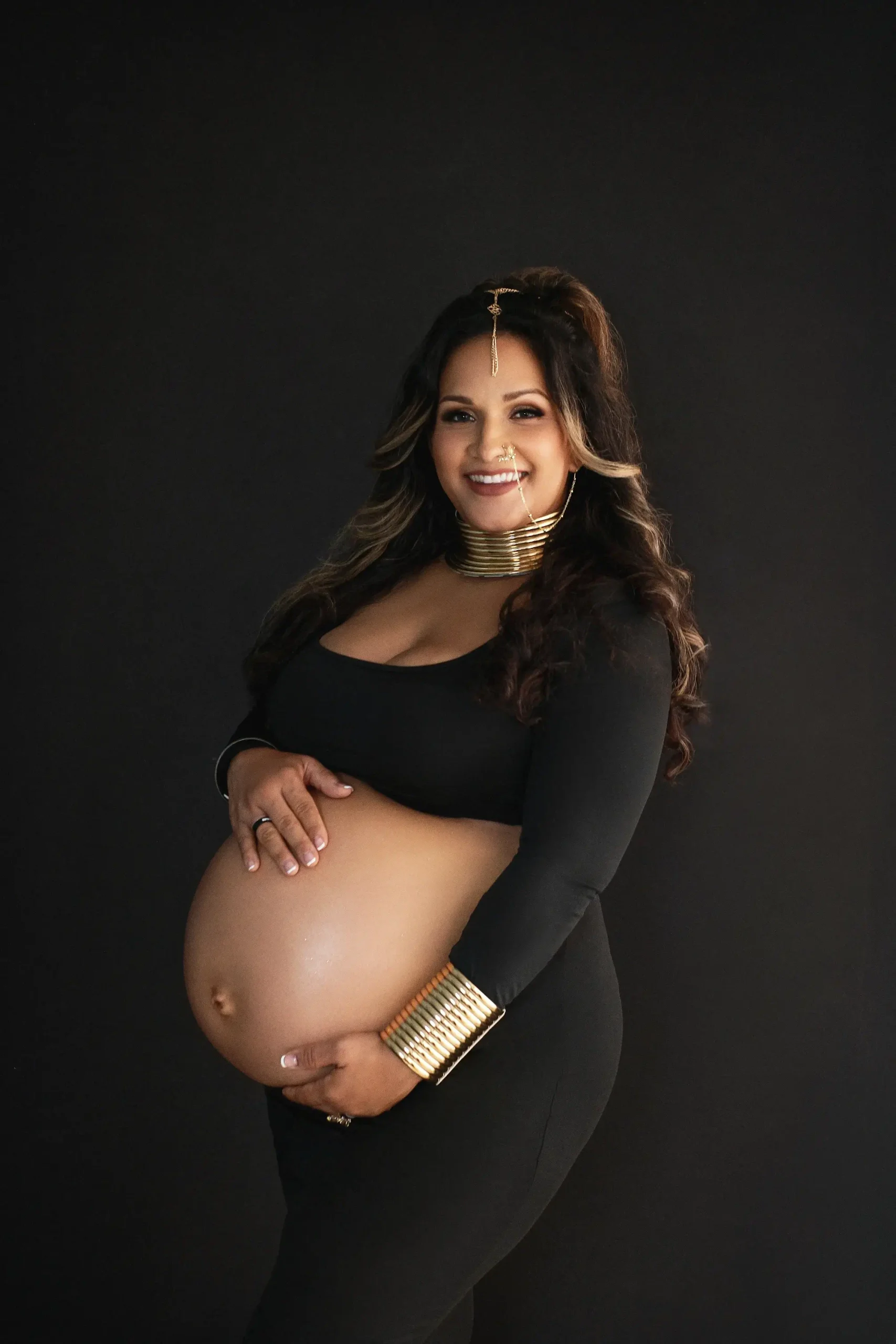 Lisset’s Photo Session Celebrating Joy in Motherhood and Sunset Light on the Shores of Oʻahu 11