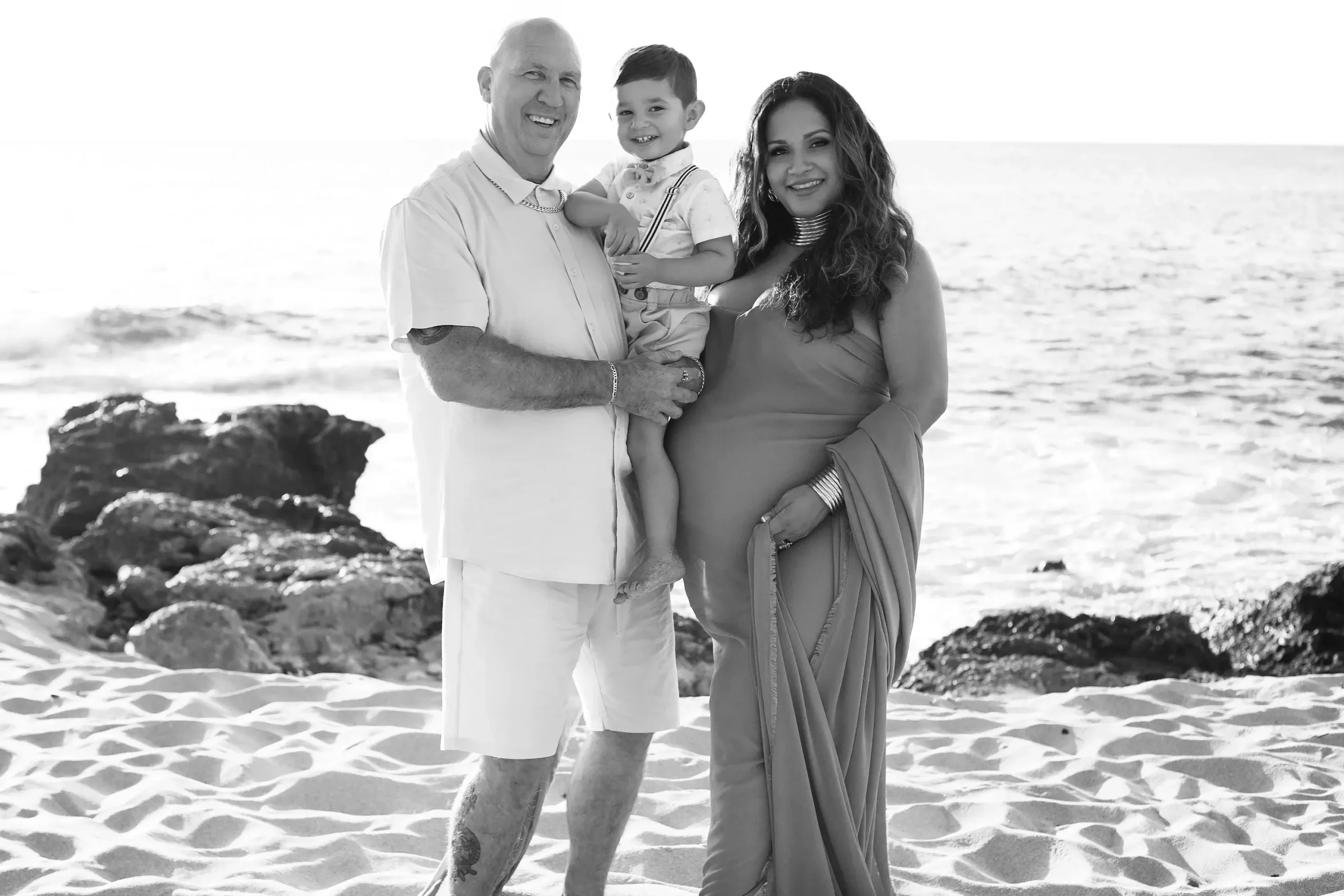 Lisset’s Photo Session Celebrating Joy in Motherhood and Sunset Light on the Shores of Oʻahu 7
