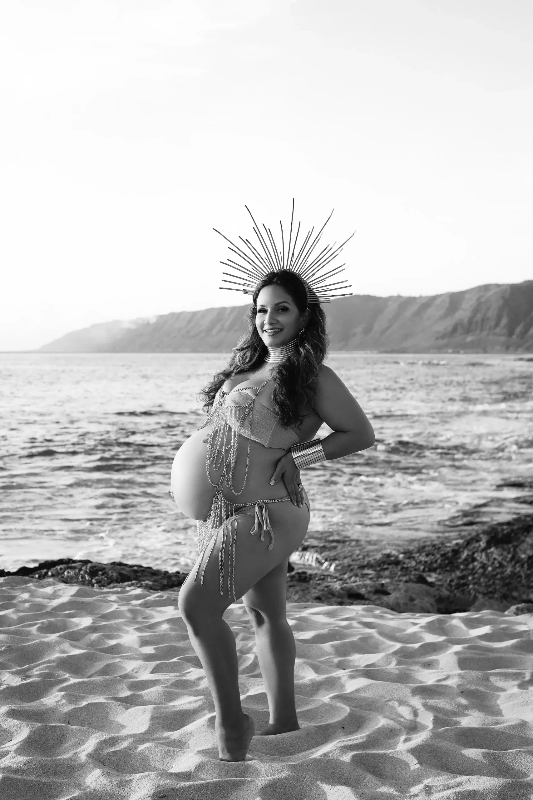Lisset’s Photo Session Celebrating Joy in Motherhood and Sunset Light on the Shores of Oʻahu 8